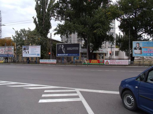 Призма 6x3,  просп. Свободы (ул.60л.Октября), 8а, перекр. с ул. Троицкой (Красина) и ул. Хорольской, возле Электростанции, напротив супермаркета «АТБ»