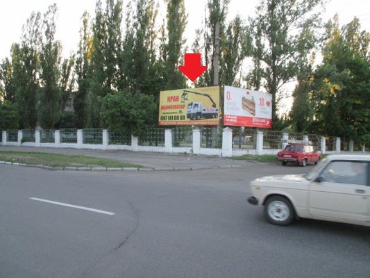 Щит 6x3,  ул. Троицкая (Красина), 103, район Троицкой церкви, перед супермаркетом «Маркетопт»