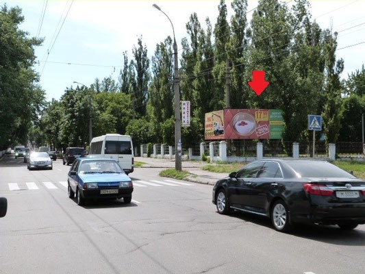 Щит 6x3,  ул. Троицкая (Красина), 103, район Троицкой церкви, перед супермаркетом «Маркетопт»