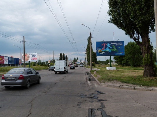 Щит 6x3,  просп. Л.Украинки (просп. 50-лет. Октября), 22, возле кафе «Молодёжный квартал», напротив гипермаркета «Велмарт»