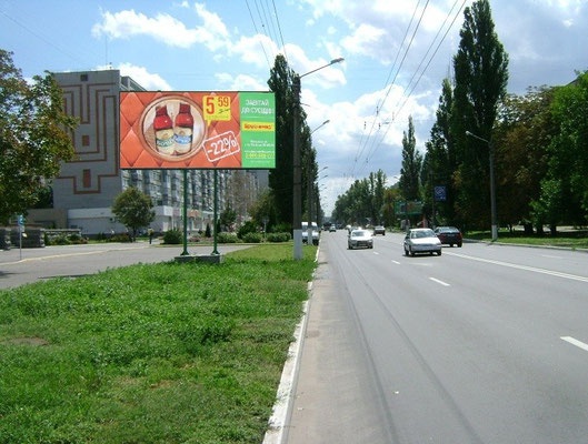 Щит 6x3,  просп. Л.Украинки (просп. 50-лет. Октября), 37-а, возле отеля «Европейский», остановка «Героев Сталинграда», район супермаркетов «АТБ», «Watsons»