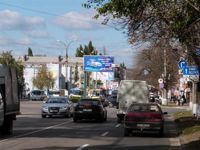 Призма 6x3,  ул. Пролетарская 1а, район перекр. с ул. Николаевской (ул.Артёма), возле супермаркетов «Billa», «АТБ», «Эльдорадо», «ЭКОмаркет» и Центрального рынка