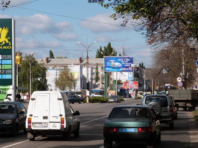 Призма 6x3,  ул. Пролетарская 1а, район перекр. с ул. Николаевской (ул.Артёма), возле супермаркетов «Billa», «АТБ», «Эльдорадо», «ЭКОмаркет» и Центрального рынка