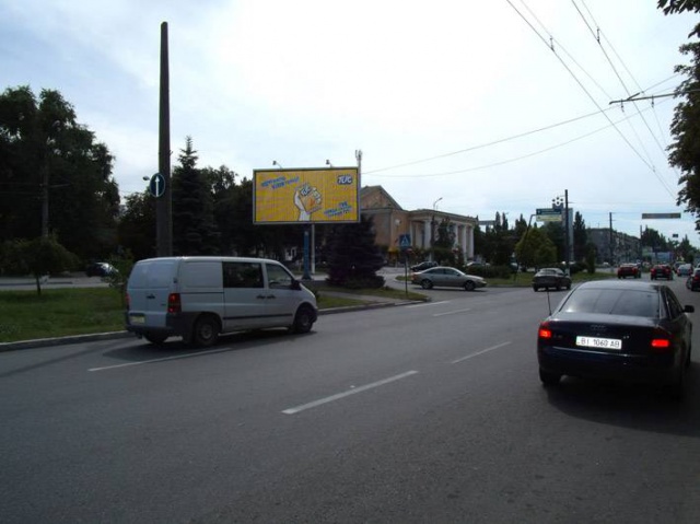 Призма 6x3,  просп. Свободы (ул.60л.Октября), 55, перекр. с ул. Маяковского, район ДК «КрАЗ» и ТЦ «Меркурий», направление в центр