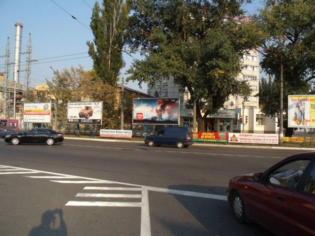 Призма 6x3,  просп. Свободы (ул.60л.Октября), 8а, перекр. с ул. Троицкой (Красина) и ул. Хорольской, возле Электростанции, напротив супермаркета «АТБ»